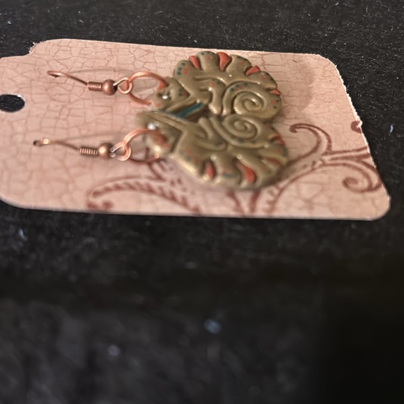 Whimsical chameleon earrings - Picture 2 of 3